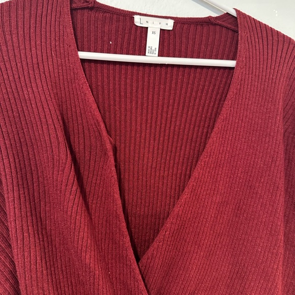 Leith V Neck - Picture 5 of 6